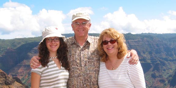 Hey! Don't believe the picture! Bob really looks more like a young Brad Pit. us.jpg - 114020 Bytes